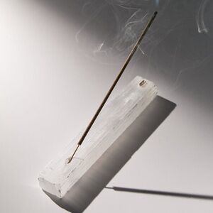 URBAN OUTFITTERS Ariana Ost Crystal Incense Holder